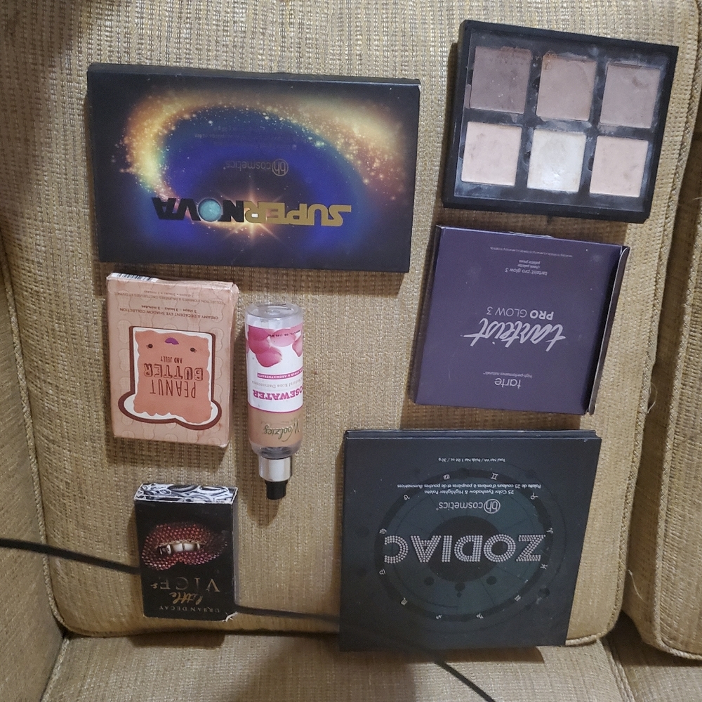 Cosmetics - Picture 3 of 4